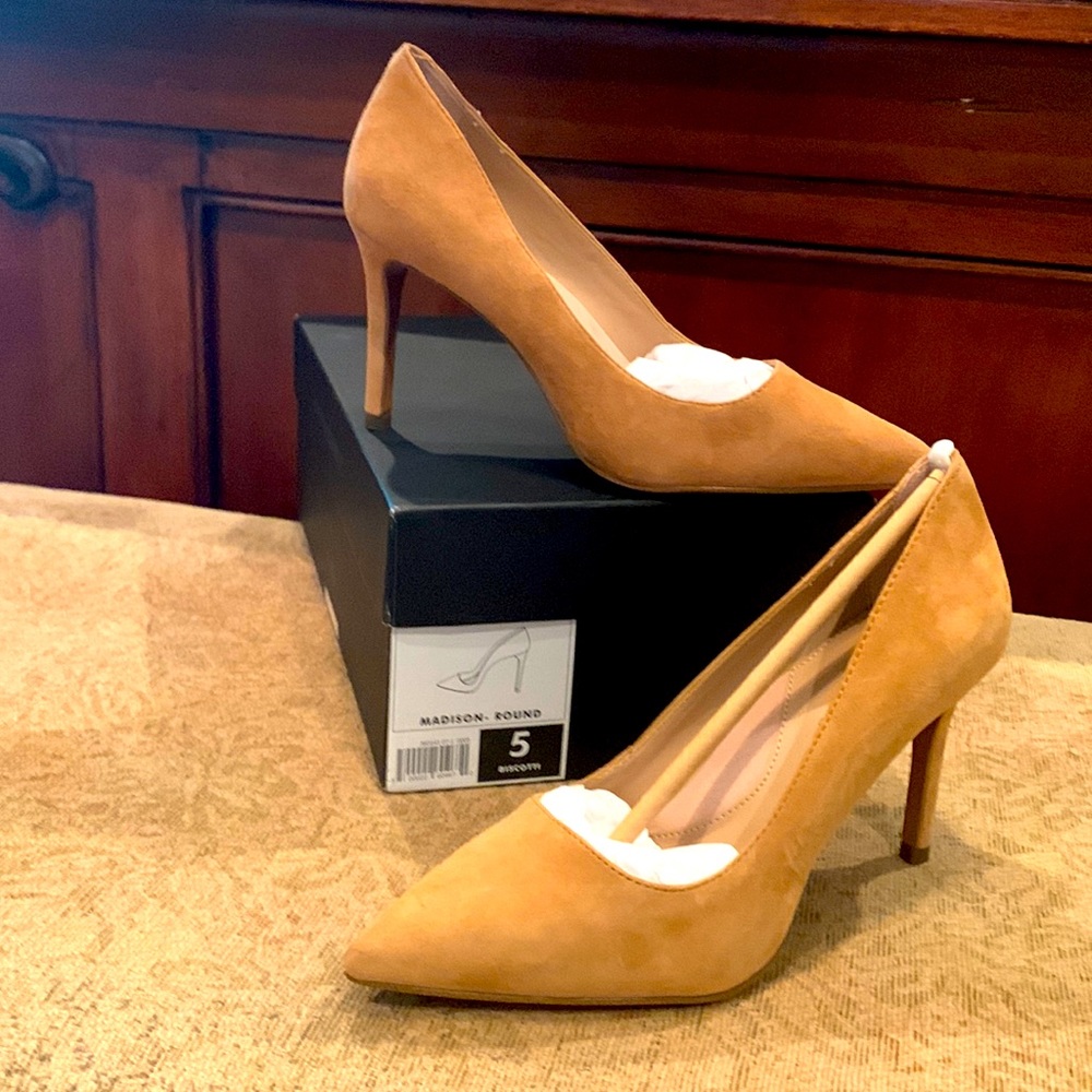Banana Republic Madison tan/camel heels , never worn